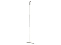 Грабли для грунта FISKARS Ergonomic Soil с металлическим черенком
