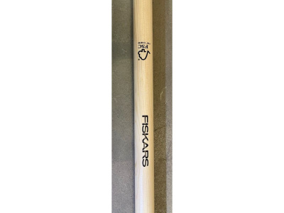 Грабли веерные для листьев FISKARS Prima c деревянным черенком