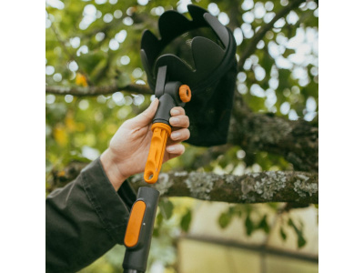 Черенок алюминиевый телескопический 119-174 см FISKARS OneClick M