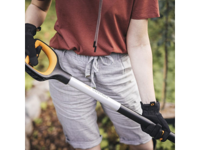Лопата совковая FISKARS Xact