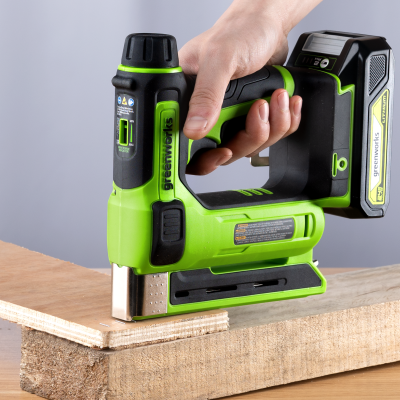 Степлер аккумуляторный Greenworks G24CS10 (24В, с 1хАКБ 2Ah и ЗУ)