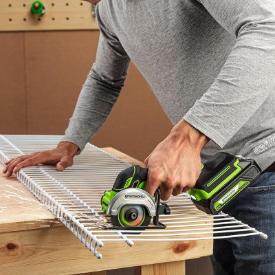 Угловая шлифмашина аккумуляторная Greenworks GD24UCS (24В, 1хАКБ 2 Ач и ЗУ)