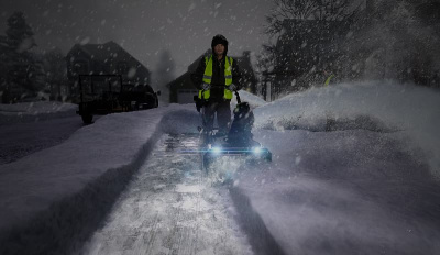 Снегоуборщик аккумуляторный Greenworks GD82STK5 (82В, с АКБ 5А-ч  и ЗУ) 56см Снегоуборщик аккумуляторный Greenworks GD82STK5 (82В, с АКБ 5А-ч  и ЗУ) 56см