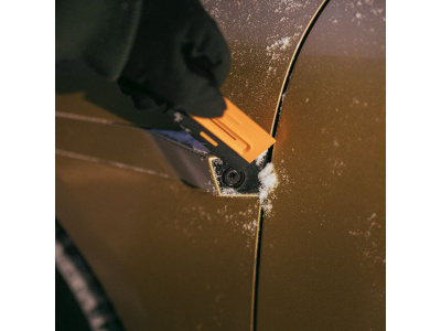 Щетка для снега со скребком FISKARS Solid 47 см (щетка-сметка снеговая, съемный скребок)