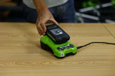 Зарядное устройство Greenworks G24C4 (24В, 4А)