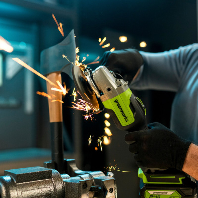 Угловая шлифмашина аккумуляторная Greenworks GD24AG (24В, c 1хАКБ 5 А-ч и ЗУ)