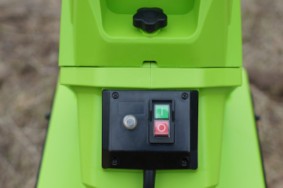 Измельчитель садовый электрический Greenworks GACSB 2500Вт с контейнером