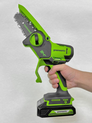 Цепная мини пила аккумуляторная Greenworks G24MCS10 (24В, 1хАКБ 4Ач и ЗУ) 10см
