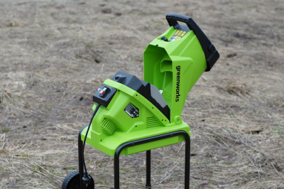 Измельчитель садовый электрический Greenworks GACSB 2500Вт с контейнером