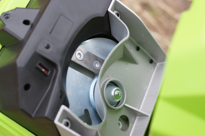 Измельчитель садовый электрический Greenworks GACSB 2500Вт с контейнером