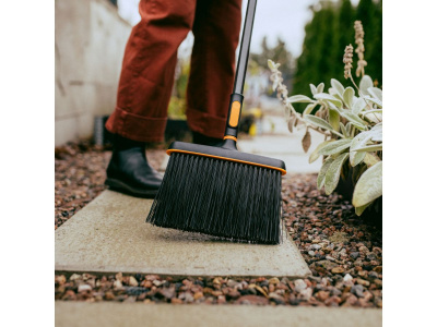 Щетка для уборки 271 мм длинная щетина без черенка FISKARS OneClick