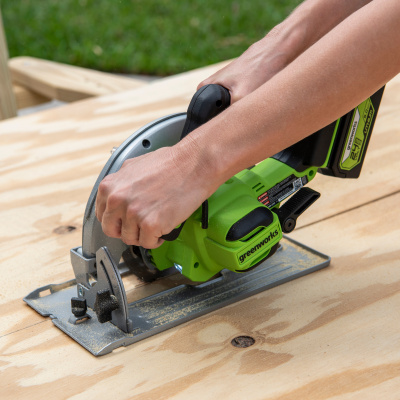 Циркулярная пила аккумуляторная Greenworks GD24CS (24В, с 1хАКБ 4Ah и ЗУ) Циркулярная пила аккумуляторная Greenworks GD24CS (24В, с 1хАКБ 4Ah и ЗУ)