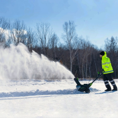 Снегоуборщик аккумуляторный Greenworks 82SN22K5 (82В, с 1хАКБ 5 А-ч и ЗУ) 56см
