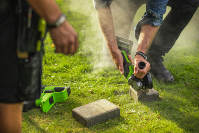 Угловая шлифмашина аккумуляторная Greenworks GD24AGK2 (24В, c 1хАКБ 2 А-ч и ЗУ в сумке)