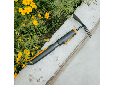 Тяпка двойная FISKARS OneClick