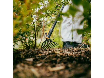Грабли для уборки клумб FISKARS OneClick без черенка