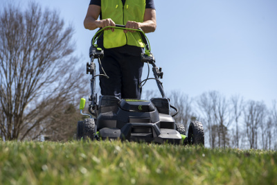 Газонокосилка аккумуляторная Greenworks GC82LM61S (82В, 2хАКБ 5 Ач и ЗУ 8А) 61см самоходная