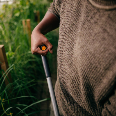 Тяпка с S-образн ручкой FISKARS Ergonomic