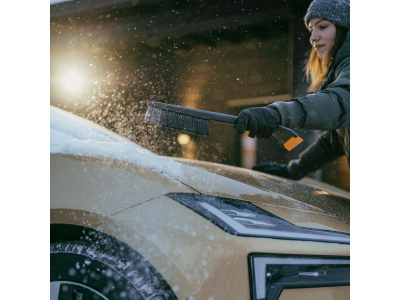 Щетка для снега со скребком FISKARS Solid 47 см (щетка-сметка снеговая, съемный скребок)