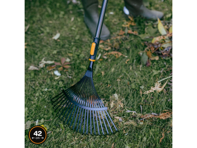 Грабли веерные для листьев FISKARS OneClick металлические без черенка