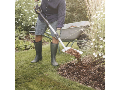 Лопата совковая телескопическая FISKARS Xact (120,8-140 см)