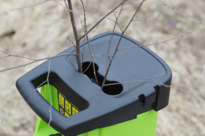 Измельчитель садовый электрический Greenworks GACSB 2500Вт с контейнером