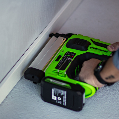 Нейлер аккумуляторный Greenworks GD24BN (24В, 1хАКБ 2Ач и ЗУ)