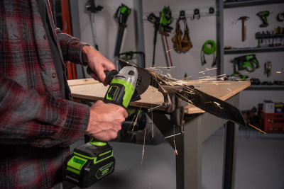 Угловая шлифмашина аккумуляторная Greenworks GD24AGK4 (24В, c 1 АКБ 4 А-ч и ЗУ) Угловая шлифмашина аккумуляторная Greenworks GD24AGK4 (24В, c 1 АКБ 4 А-ч и ЗУ)