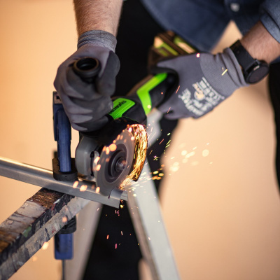 Угловая шлифмашина аккумуляторная Greenworks GD24AG (24В, c 1хАКБ 8 А-ч и ЗУ)